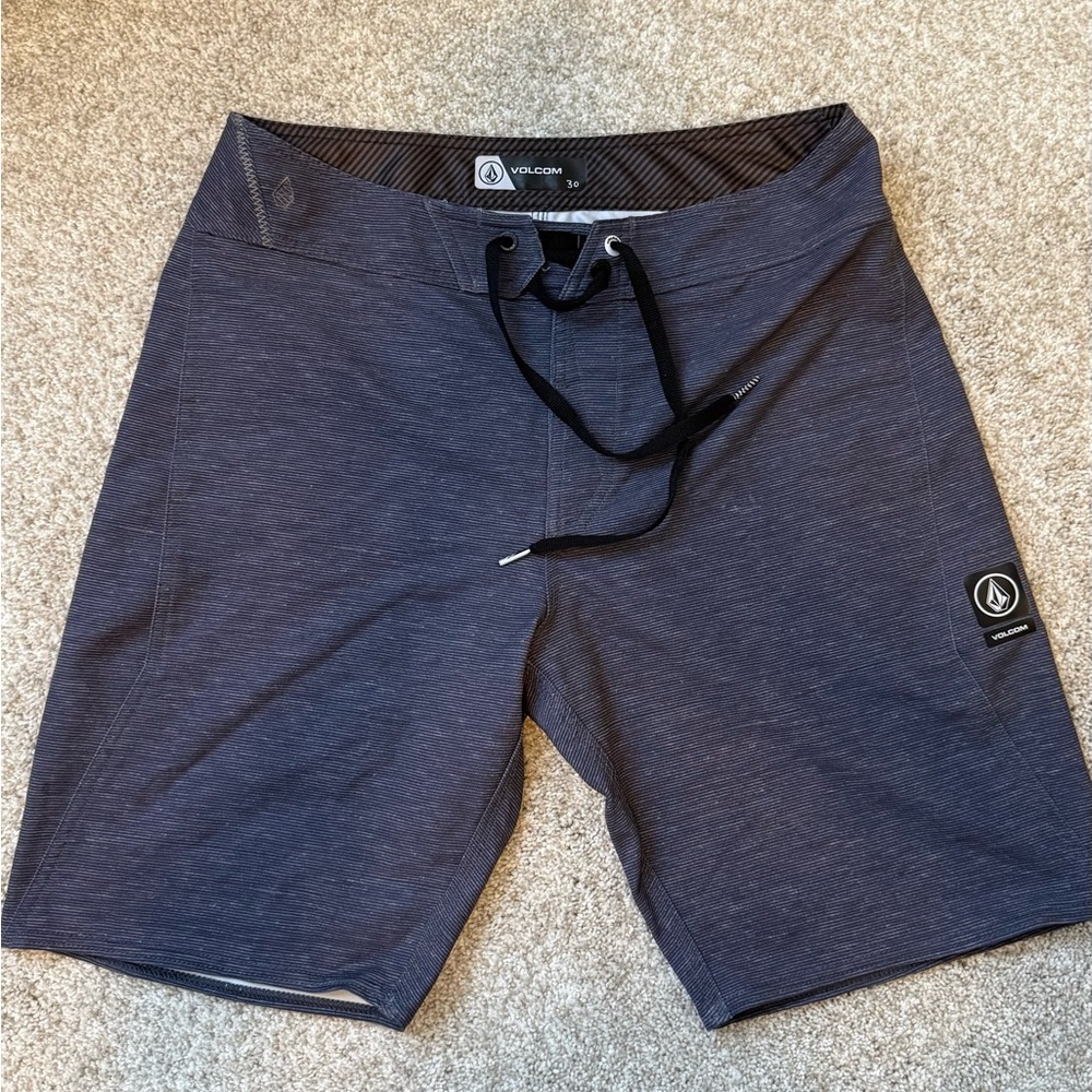 Volcom Men's Heather Charcoal Gray Boardshorts with Black Drawstring